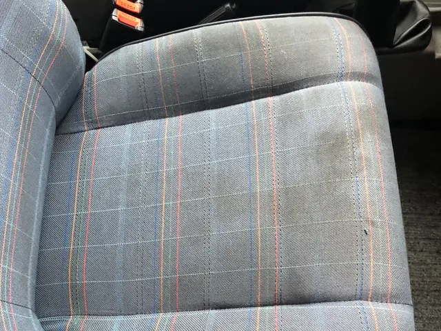 プロの車内清掃、シートクリーニングで落ちなかったシミも見違えるほど綺麗に！サービスの画像