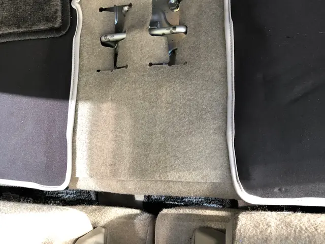 プロの車内清掃、シートクリーニングで落ちなかったシミも見違えるほど綺麗に！サービスの画像