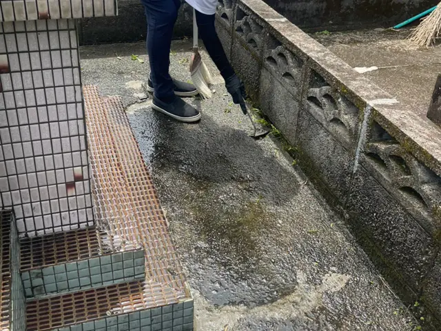 安心ときれいをご提供致します　墓石周辺清掃無料サービス　自社施工ですサービスの画像