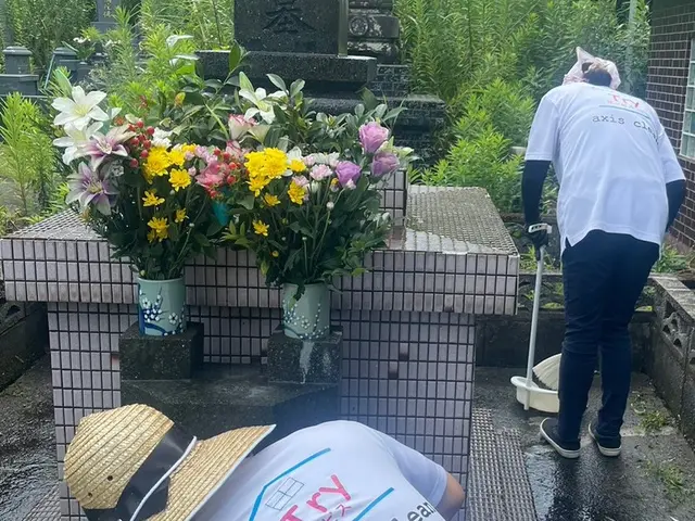 安心ときれいをご提供致します　墓石周辺清掃無料サービス　自社施工ですサービスの画像