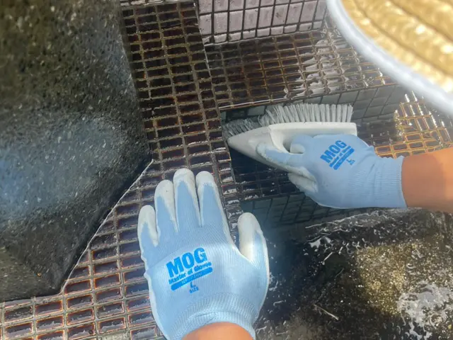 安心ときれいをご提供致します　墓石周辺清掃無料サービス　自社施工ですサービスの画像