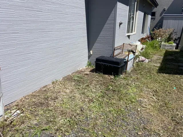 脅威の破格で最短当日作業OK！50㎡で8,000円・出張料無料・除草剤散布無料◎サービスの画像