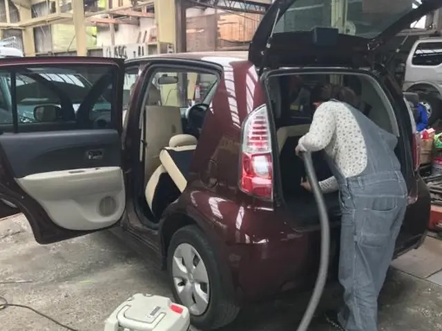 基本的に当社オリジナルのカーシャンプーで作業して吹き上げ室内の清掃シートなどサービスの画像