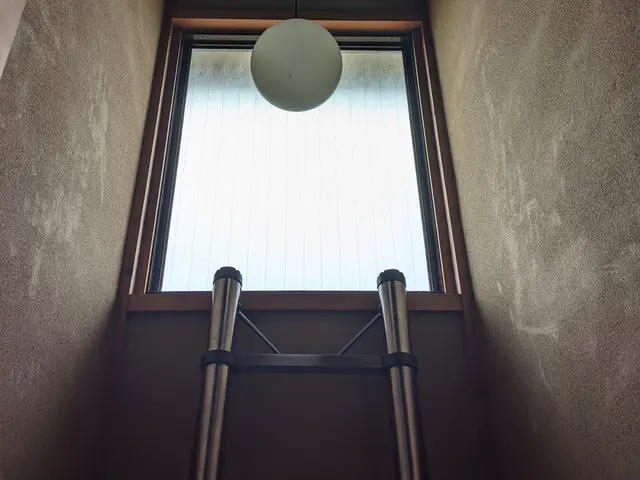 高所の電球交換ならお任せ下さい！夜間・早朝対応可能！店舗も◎サービスの画像