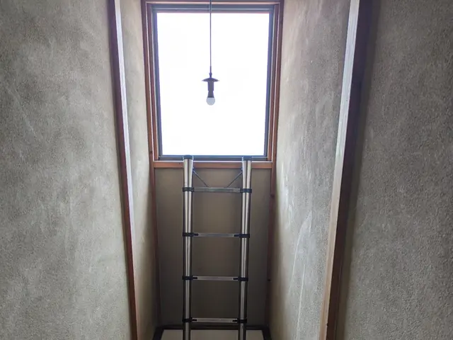 高所の電球交換ならお任せ下さい！夜間・早朝対応可能！店舗も◎サービスの画像