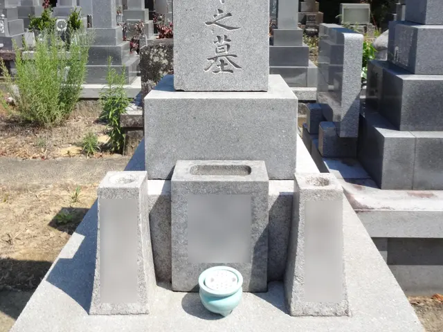 石材店様からの委託も引き受けている墓石メンテナンスの専門店ですサービスの画像