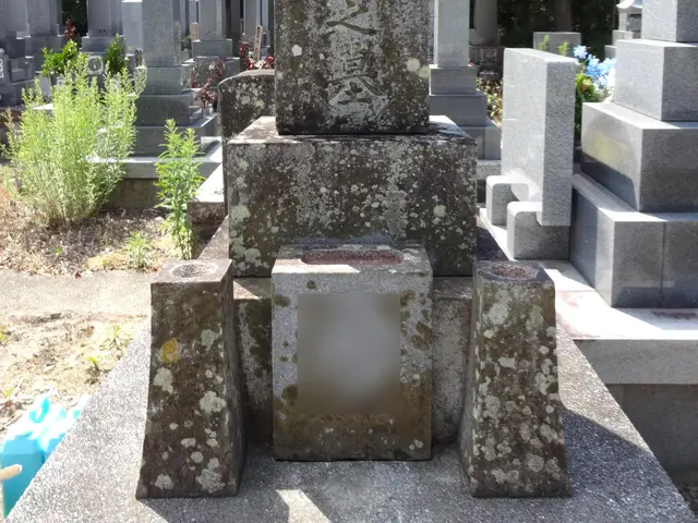 石材店様からの委託も引き受けている墓石メンテナンスの専門店ですサービスの画像