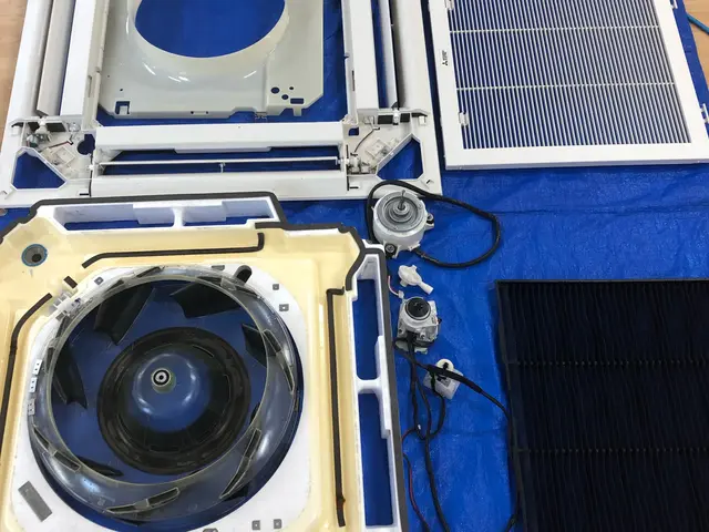 商売繁盛！お客様、社員様へ快適空間をお届け！モータードレンポンプも外して分解洗浄サービスの画像