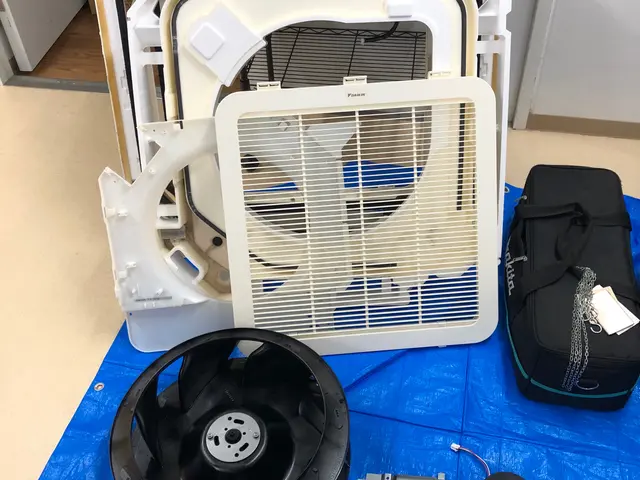 商売繁盛！お客様、社員様へ快適空間をお届け！モータードレンポンプも外して分解洗浄サービスの画像