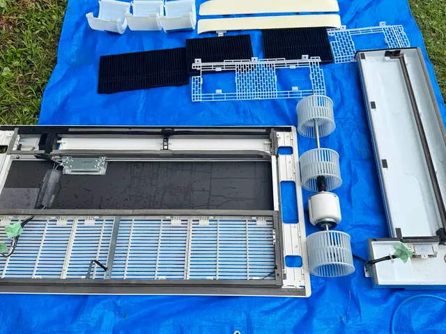 商売繁盛！お客様、社員様へ快適空間をお届け！モータードレンポンプも外して分解洗浄サービスの画像