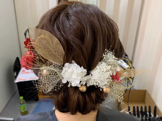 丁寧にご希望をヒアリングし、あなたに似合うヘアメイクをご提案しますサービスの画像