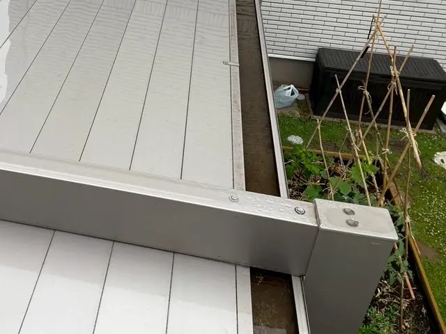 業務用高圧で汚れリセット！カーポート洗浄で、視界も気分もスッキリ！サービスの画像