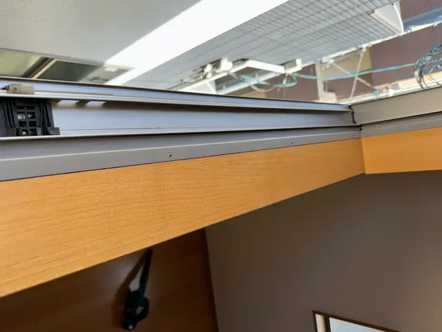 ◎受付はガラス４枚から　◆雨戸１枚２千円〜　◇網戸張替え相談可。１枚４千円〜サービスの画像