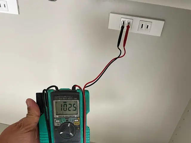 屋内外、コンセントの増設工事賜ります。サービスの画像