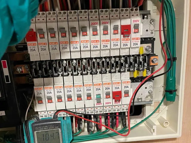 屋内外、コンセントの増設工事賜ります。サービスの画像