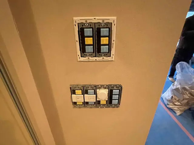 屋内外、コンセントの増設工事賜ります。サービスの画像