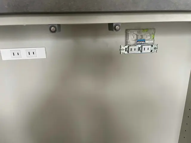 屋内外、コンセントの増設工事賜ります。サービスの画像