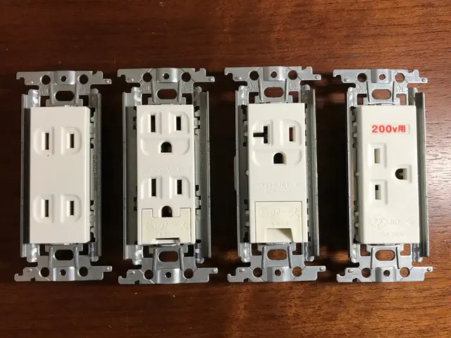 スイッチ・コンセントお任せください。LAN配線にも対応！！インボイス対応サービスの画像