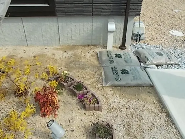 屋外防水コンセント、ガーデニング照明工事、カーポート照明工事、防犯カメラ取付等、サービスの画像