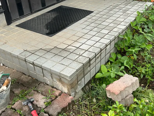 玄関タイルの補修サービスの画像