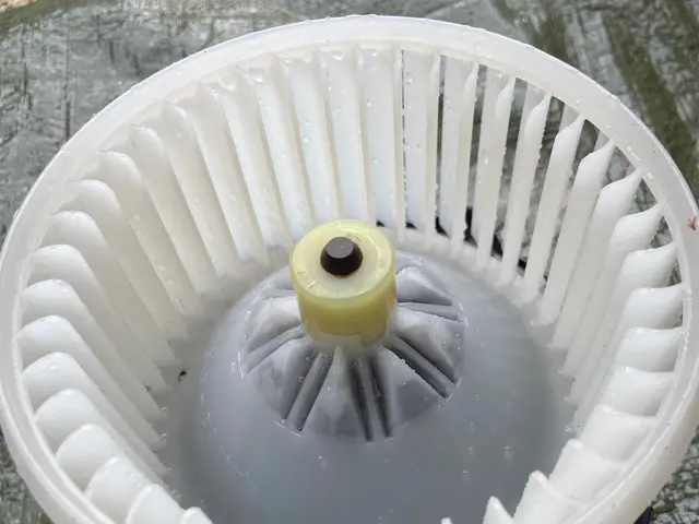 スプレーではなく、エバポレータとブロアファンの高圧洗浄で臭い解消！損害賠償加入！サービスの画像