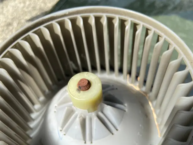 スプレーではなく、エバポレータとブロアファンの高圧洗浄で臭い解消！損害賠償加入！サービスの画像