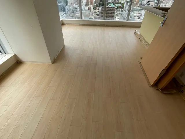 マンションの絨毯敷きをフローリングに変更なら防音直張りフローリングはお任せ下さいサービスの画像