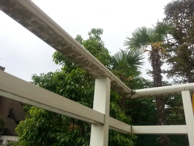 高圧洗浄機で徹底洗浄！床、壁面、手すりまで綺麗にいたします！サービスの画像