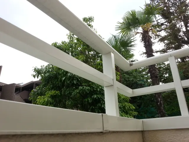 高圧洗浄機で徹底洗浄！床、壁面、手すりまで綺麗にいたします！サービスの画像