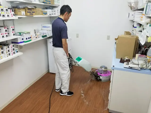 【フロア床洗浄】自宅や店舗、オフィスやクリニック等の汚れが綺麗になります！サービスの画像