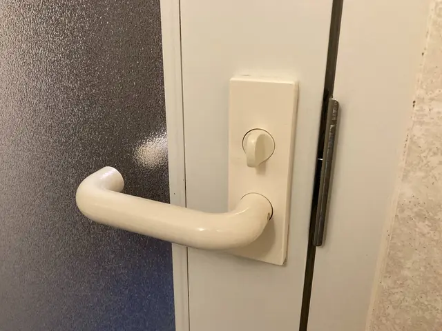 福岡市【ドアノブ交換】ガタつき修理・ノブ取替え　おうちのお困りごとご相談くださいサービスの画像