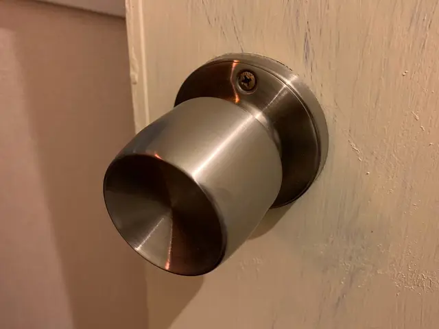 福岡市【ドアノブ交換】ガタつき修理・ノブ取替え　おうちのお困りごとご相談くださいサービスの画像