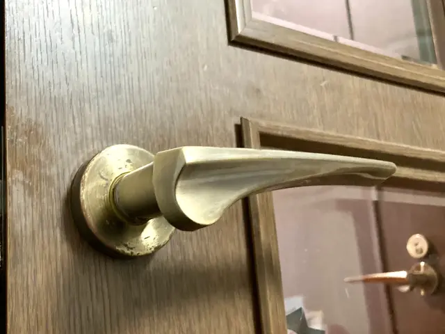 福岡市【ドアノブ交換】ガタつき修理・ノブ取替え　おうちのお困りごとご相談くださいサービスの画像