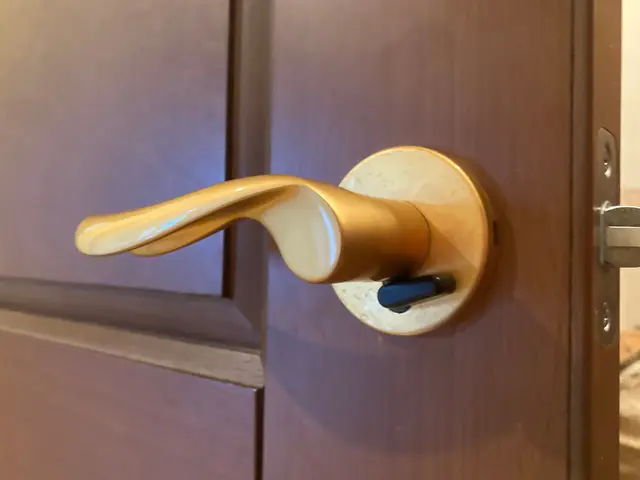 福岡市【ドアノブ交換】ガタつき修理・ノブ取替え　おうちのお困りごとご相談くださいサービスの画像