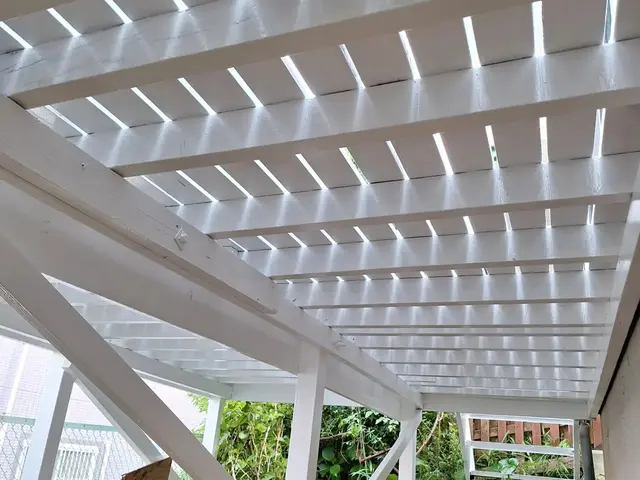 ウッドデッキ補修・塗装などご相談下さい。見た目も一新されリフレッシュ！サービスの画像