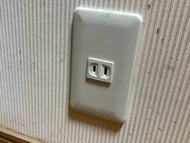 ★☆安心施工☆★創業35年電気工事士の私が伺います！コンセント交換・増設対応！サービスの画像