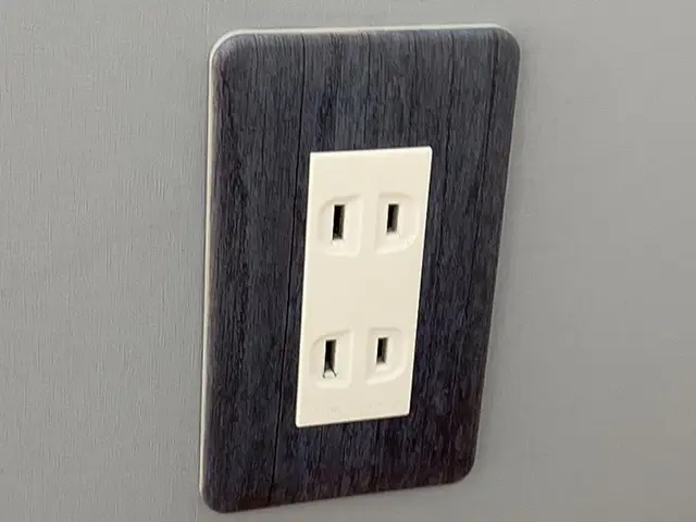 ★☆安心施工☆★創業35年電気工事士の私が伺います！コンセント交換・増設対応！サービスの画像