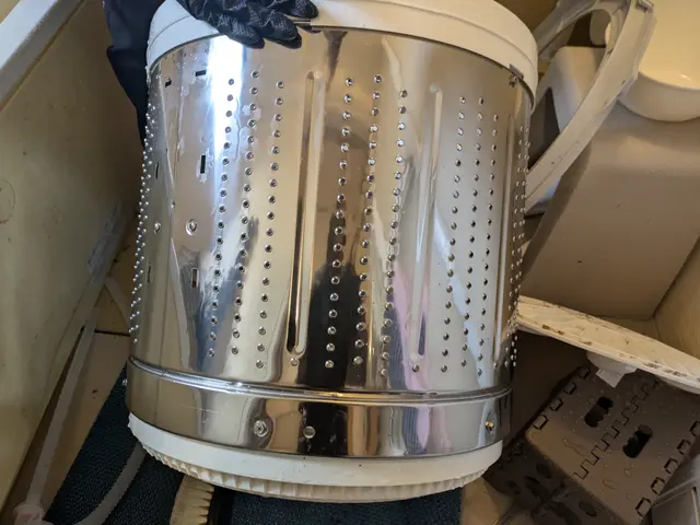 電気工事士による丁寧な事前説明と女性スタッフ同行可能な安心対応サービスの画像