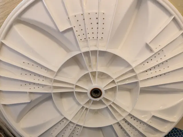 電気工事士による丁寧な事前説明と女性スタッフ同行可能な安心対応サービスの画像