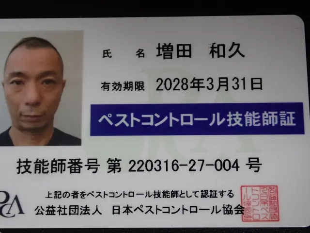 茨木より。２０数年の経験と最新の薬剤を使用するによりアリを確実に駆除します。サービスの画像