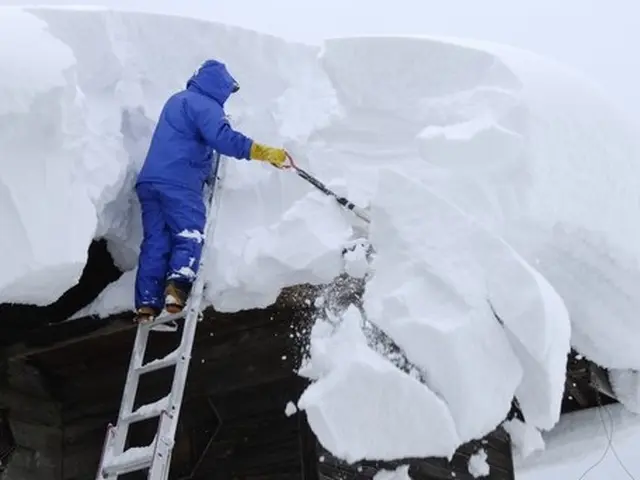 雪おろし、雪かきを致します。尚雪かきは、一階駐車場や、庭などになります。サービスの画像