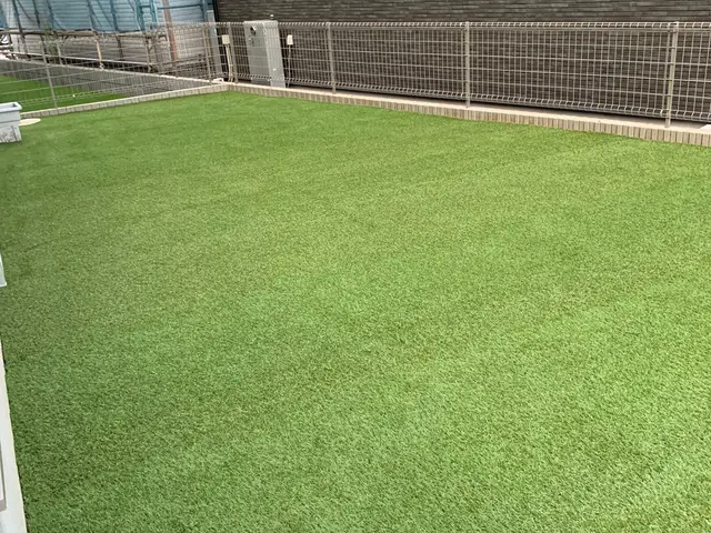 人工芝でメンテナンスフリーのお庭サービスの画像