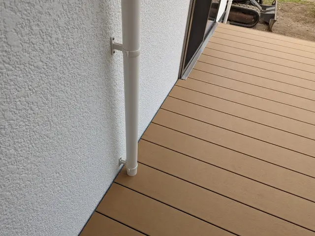 樹脂デッキ　補修、修理サービスの画像