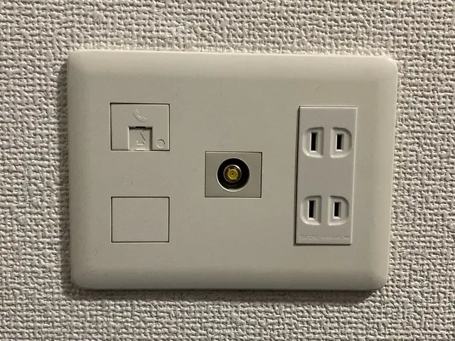 福岡市【テレビのアンテナ端子の修理・交換】工事士が直接施工で安心！PayPay!サービスの画像