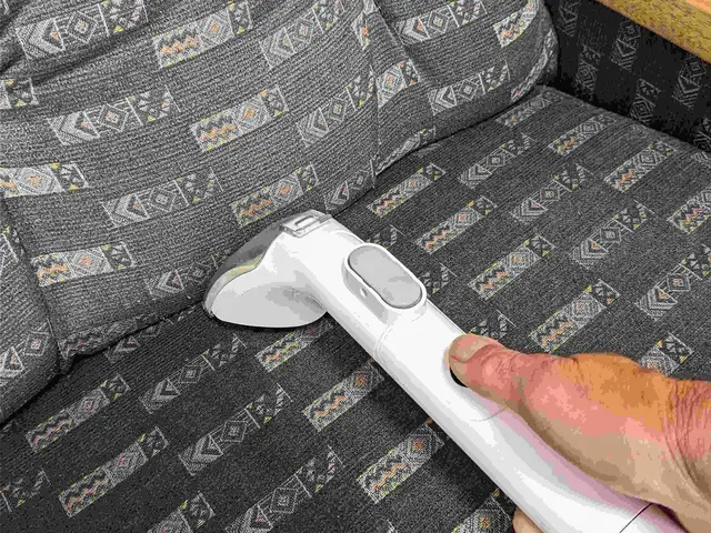 大切な思い出の布製ソファーを強アルカリ電解水100％で洗浄・消臭・除菌。サービスの画像