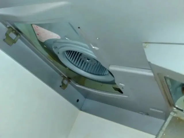 手に負えない汚れ解決！油汚れ、もう悩まない！プロの技でレンジフードをピカピカ☆彡サービスの画像