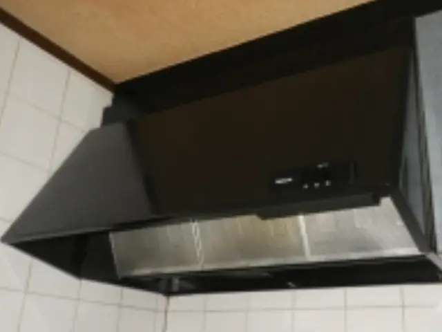 手に負えない汚れ解決！油汚れ、もう悩まない！プロの技でレンジフードをピカピカ☆彡サービスの画像