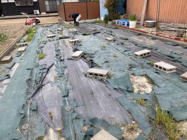 防草シート施工お任せください！サービスの画像