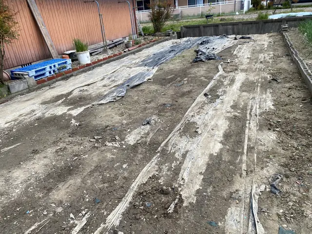 防草シート施工お任せください！サービスの画像