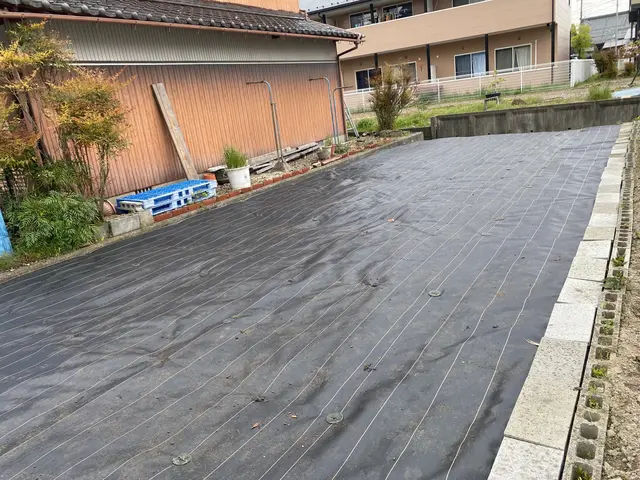 防草シート施工お任せください！サービスの画像
